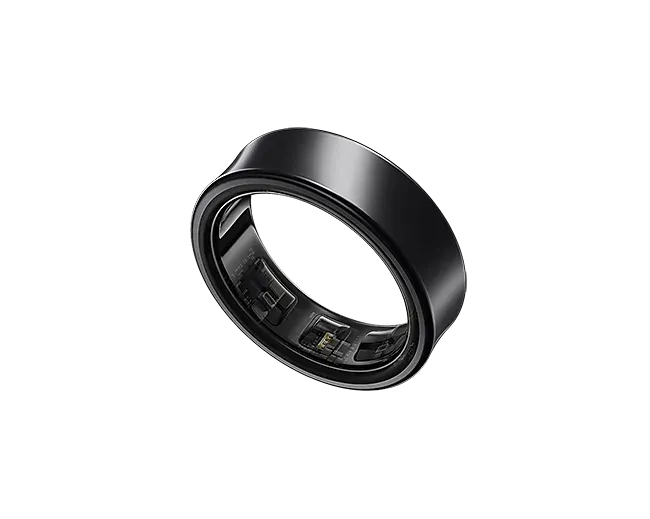 La Samsung Galaxy Ring en titane noir, vue de trois quarts, les capteurs visibles à l'intérieur de l'anneau